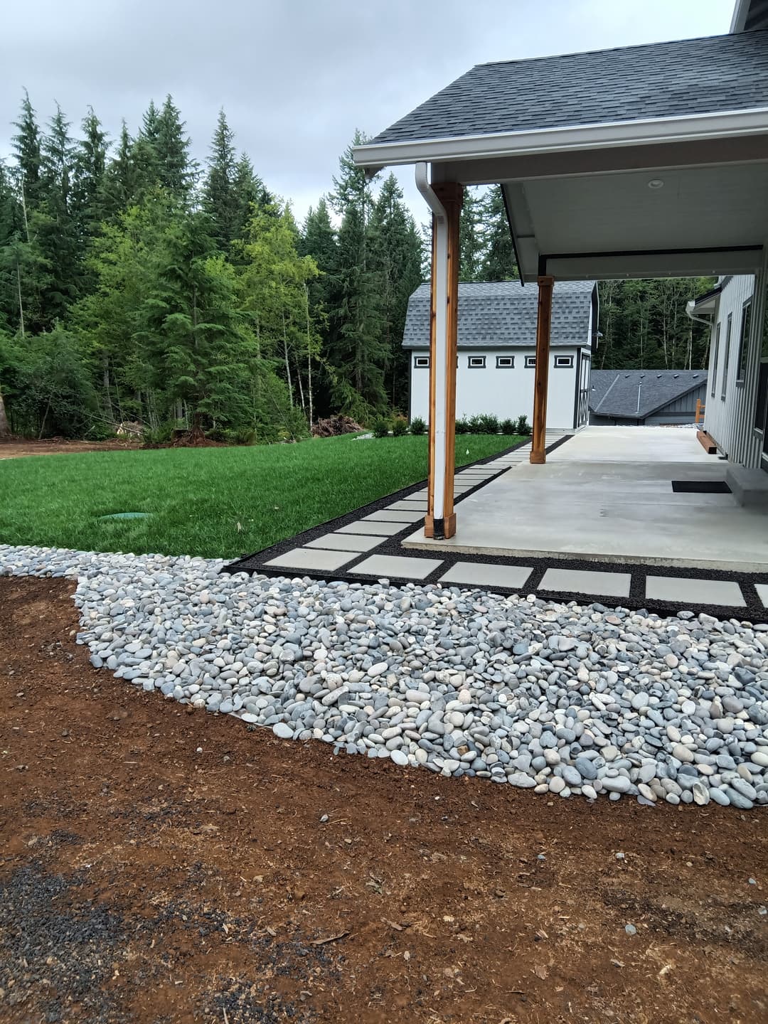 picture of small rock landscaping and freshly cut lawn